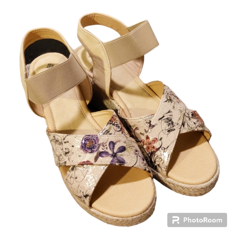 New Secret Celebrity Wedge Sandals Size 9.5